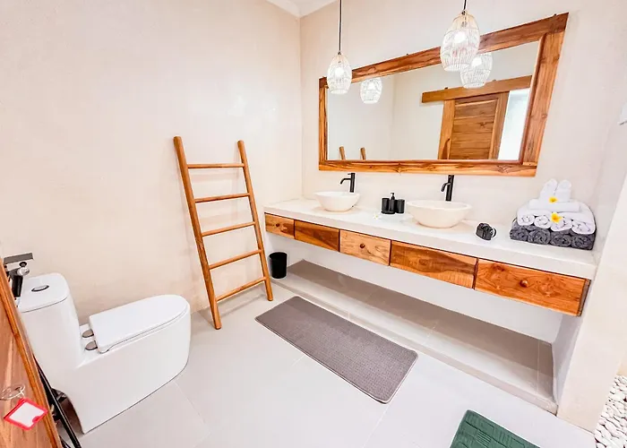 Dolphin - New Luxury In Centre & Near The Frühstückspension 4*