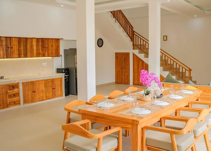 Dolphin - New Luxury In Centre & Near The Frühstückspension 4*
